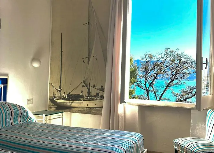 With Private Sea Access In Vakantiehuis Portofino